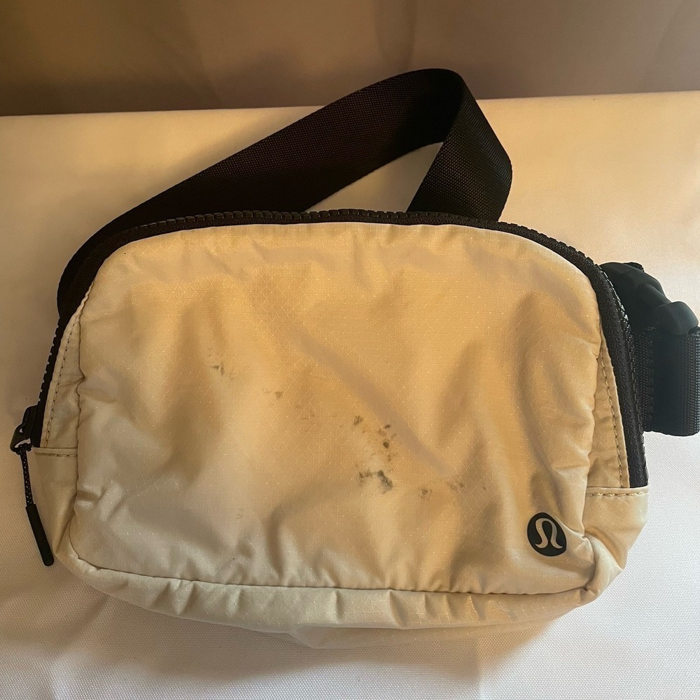 Lululemon Everywhere Offwhite White Nylon Black Belt Fanny Pack Bag Purse